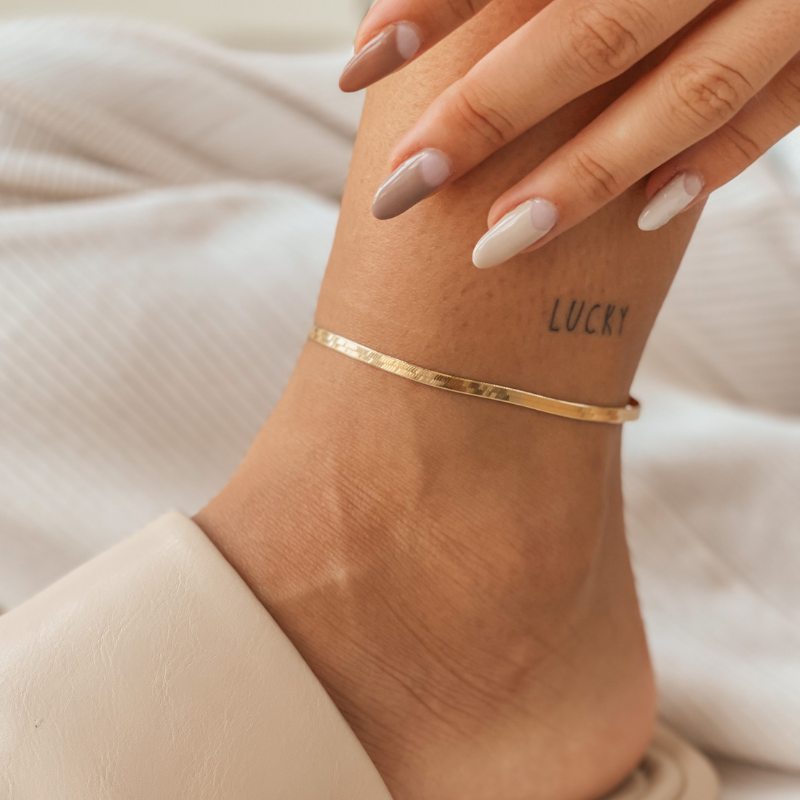 Сребърна гривна за крак Golden Herringbone - Indira