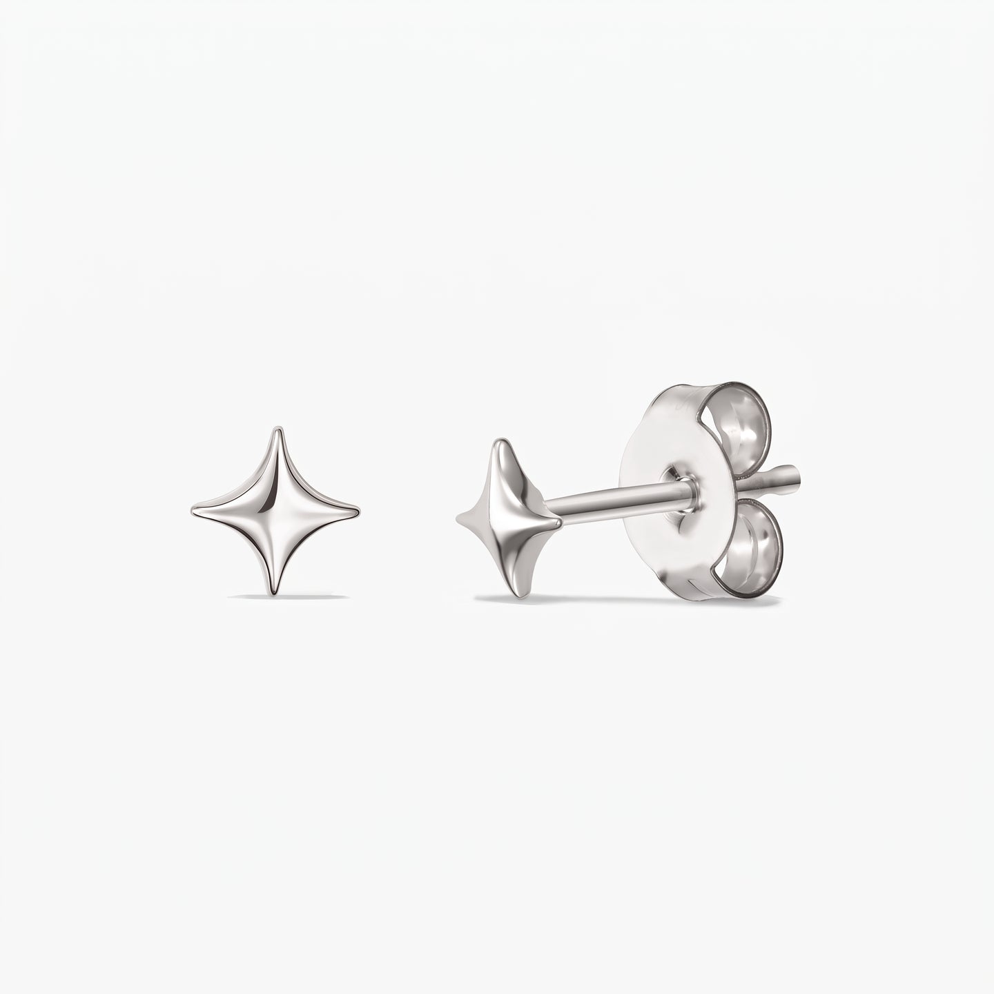 Cosmic Star Silver Earrings — чифт обеци на винт от стерлингово сребро 925 във форма на звезда, показани отпред и отстрани, със закопчалки тип пеперуда на бял фон.