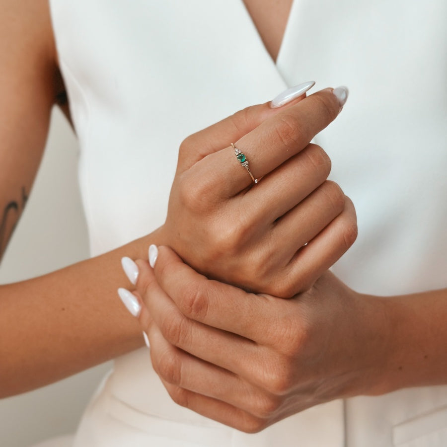 Златен пръстен Joanne - Смарагд и Диаманти - Indira