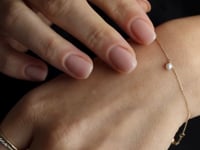 Златна гривна Дафне - Натурални перли, Цирконий