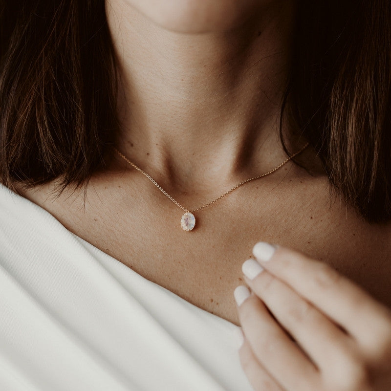 Сребърно колие Golden Serene - Лунен Камък - Indira