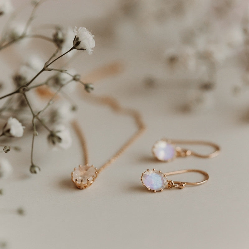 Сребърно колие Golden Serene - Лунен камък - Indira