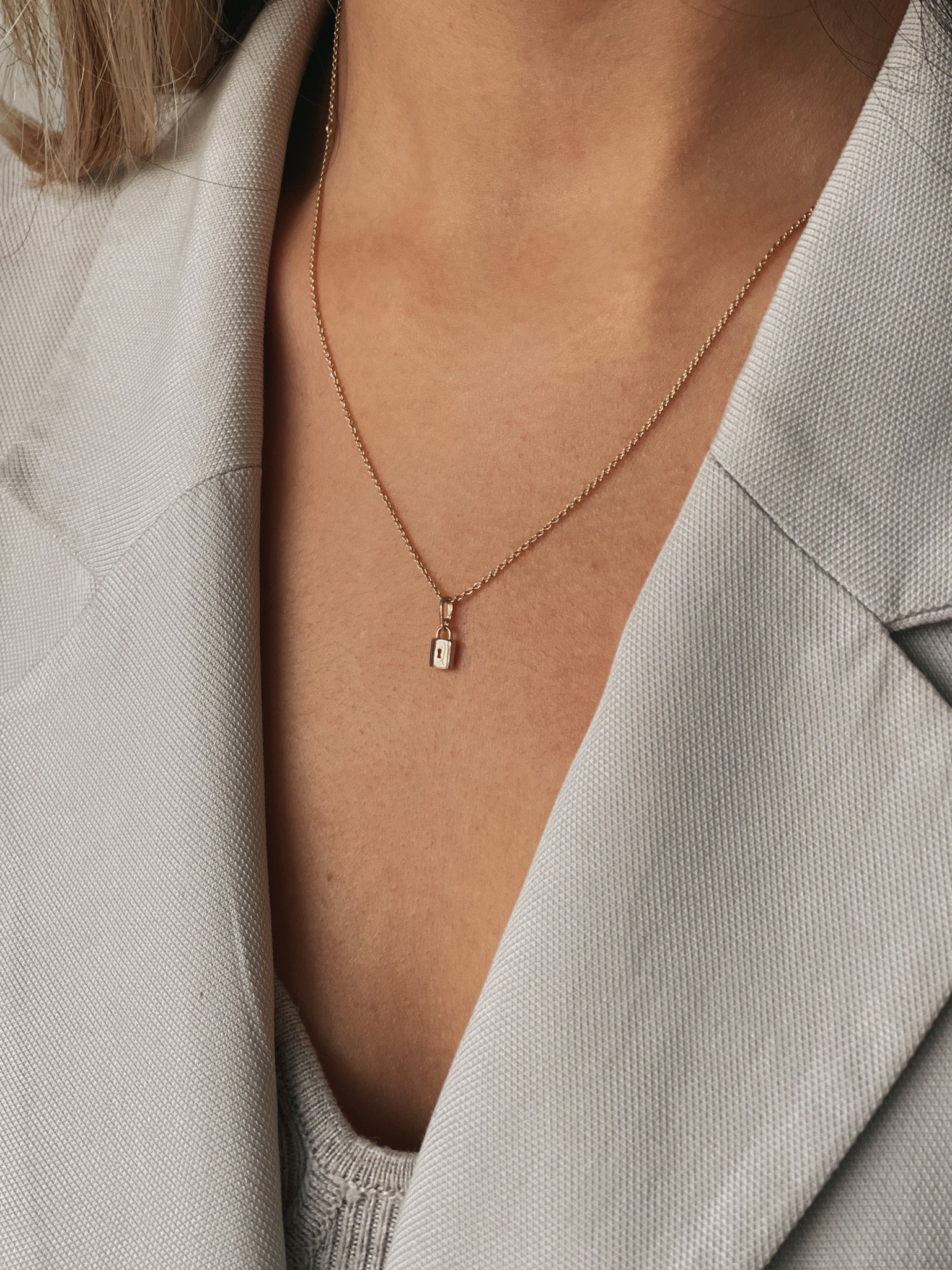 Златен медальон Secret - Indira