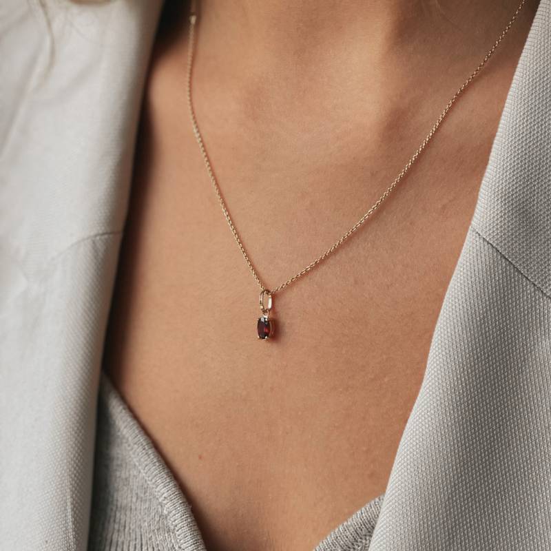 Златен медальон Red Sparkle - Родолит - Indira