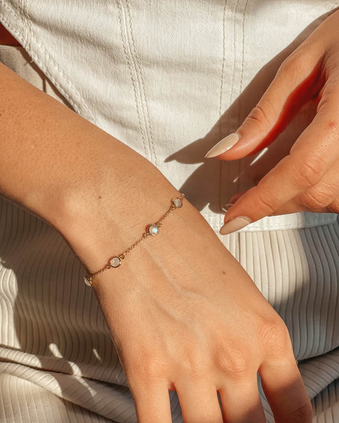 Сребърна гривна Birthstone Golden June - Лунен камък - Indira