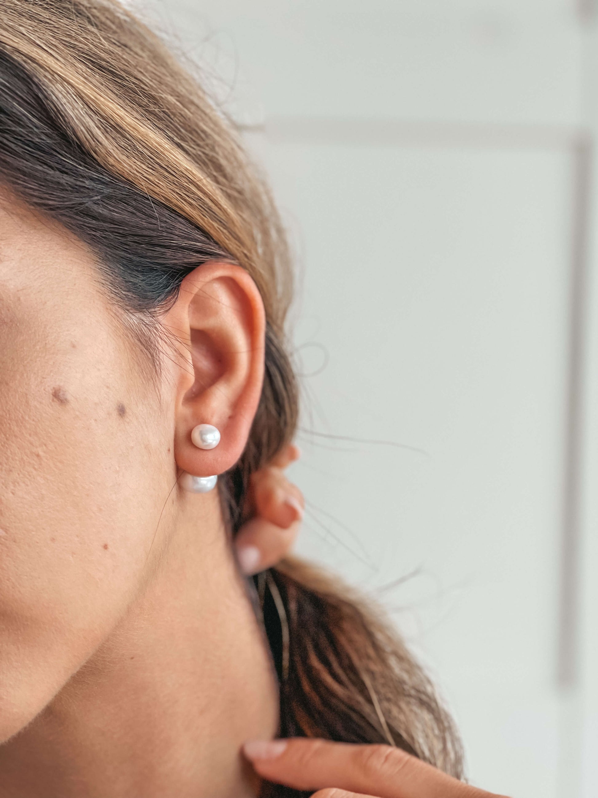 Сребърни обеци Double Pearl Studs - Натурални перли - Indira