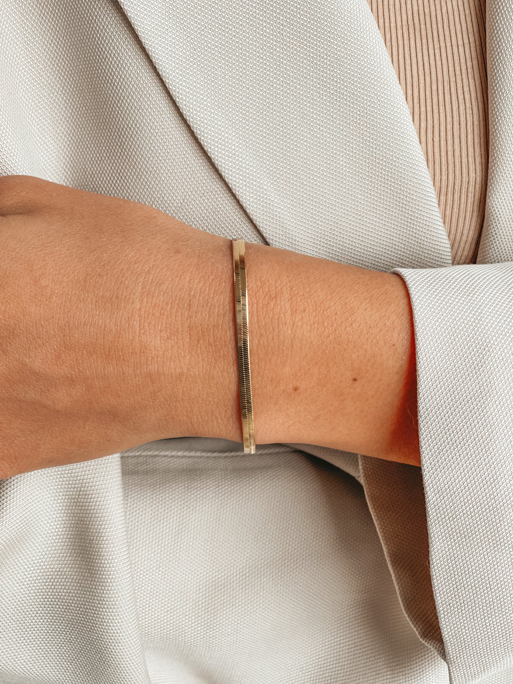 Сребърна гривна Golden Herringbone - Indira