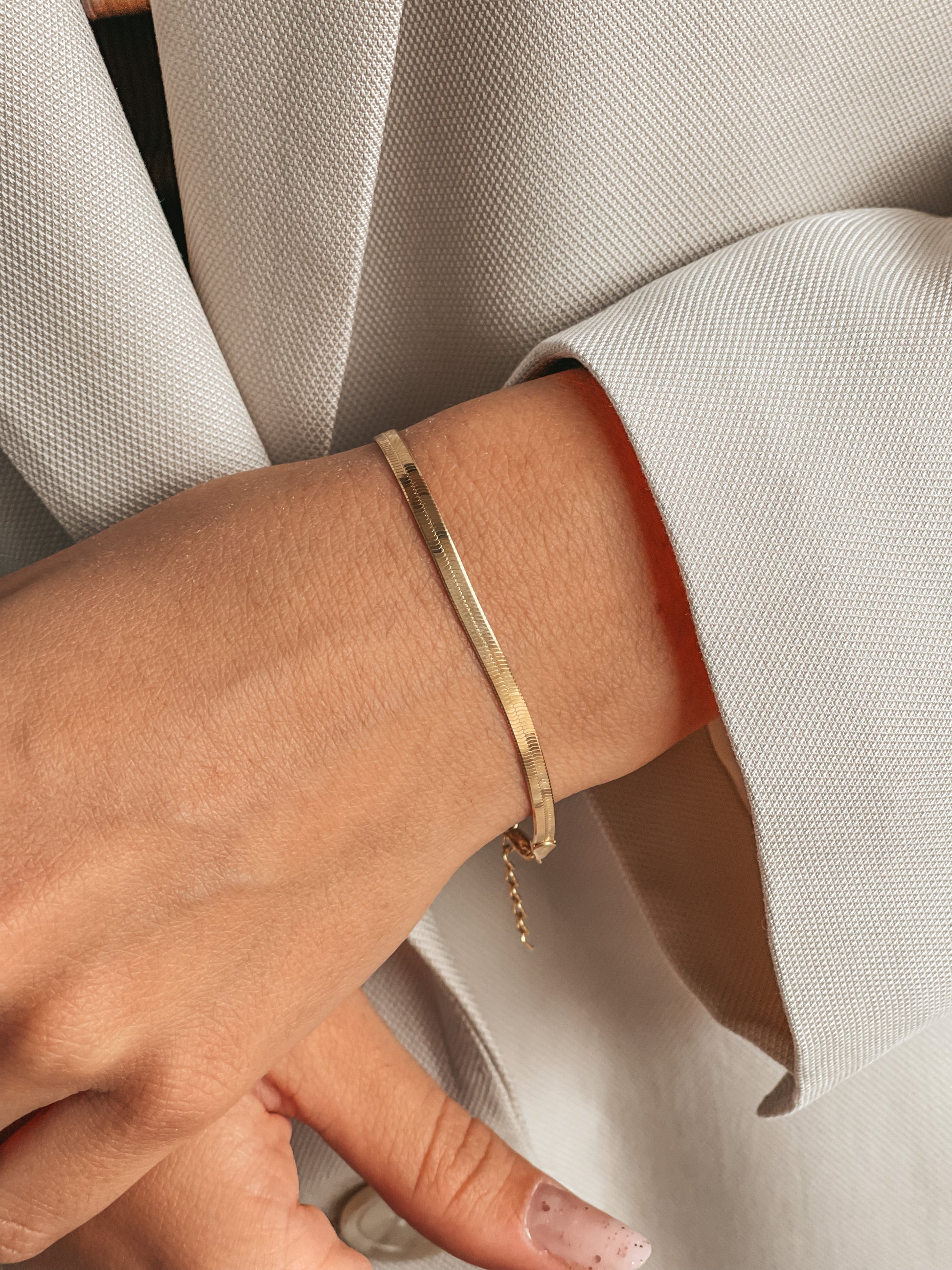 Сребърна гривна Golden Herringbone - Indira