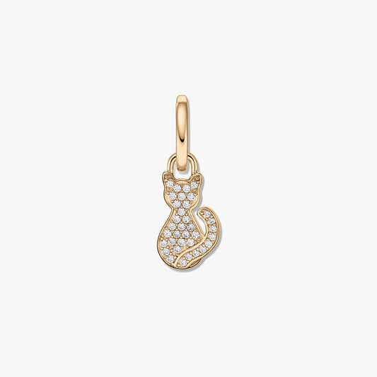 Pandantiv în formă de pisică din argint sterling placat cu aur, cu zirconiu cubic transparent, pe fundal alb.